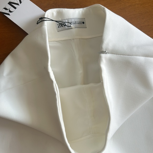 Fully lined white high waisted Zara shorts - Picture 3 of 5